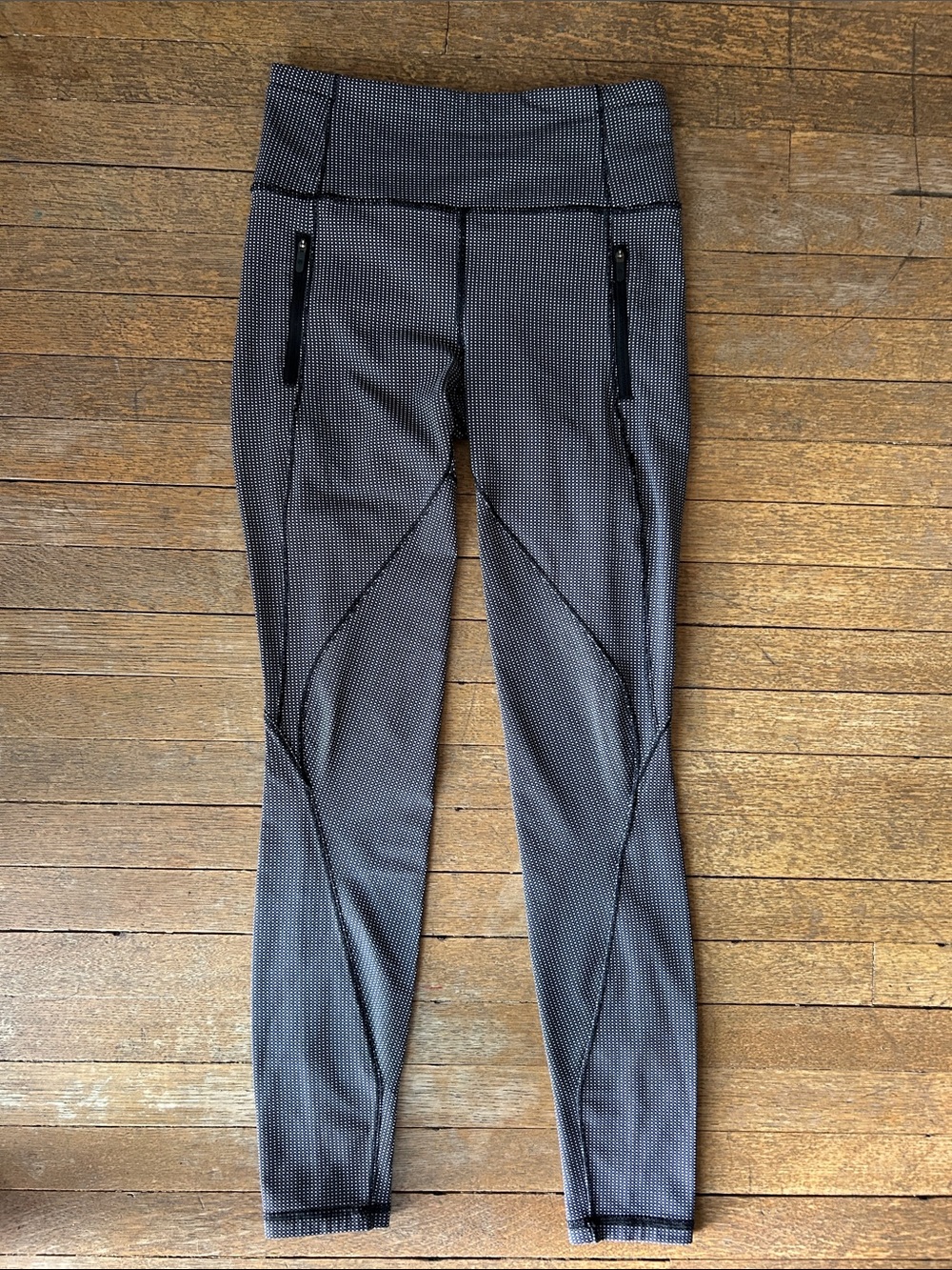 Lululemon Run With The Sun Crops in Black / Polka Dot Silver